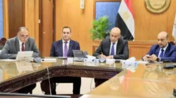 وزير التعليم يراقب سير لجان الثانوية العامة من غرفة العمليات
