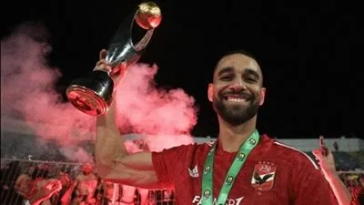 “ربنا يعرف معاناتك وصبرك”.. رسالة غامضة من عمرو السولية، اللاعب السابق للنادي الأهلي