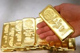 ارتفاع أسعار الذهب في ظل تراجع الدولار ومخاوف بشأن استقلالية الاحتياطي الفيدرالي الأمريكي