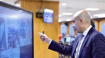 من خلال كاميرات المراقبة.. وزير التعليم يراقب امتحانات «الثانوية العامة» في غرفة العمليات الرئيسية