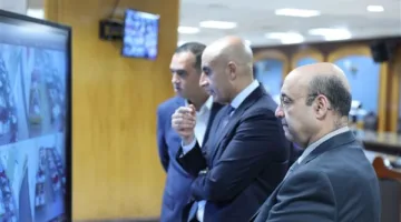 داخل غرفة العمليات: وزير التعليم يرصد تقدم امتحانات الفيزياء والتاريخ