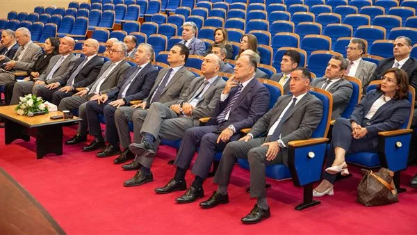 رئيس الهيئة الاقتصادية لقناة السويس يلتقي بوفد من الدبلوماسيين المصريين لتعزيز الترويج للاستثمار على الصعيد الدولي