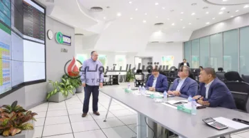 وزير البترول يراقب سير عملية ضخ الغاز بشكل تدريجي إلى القطاعات الصناعية