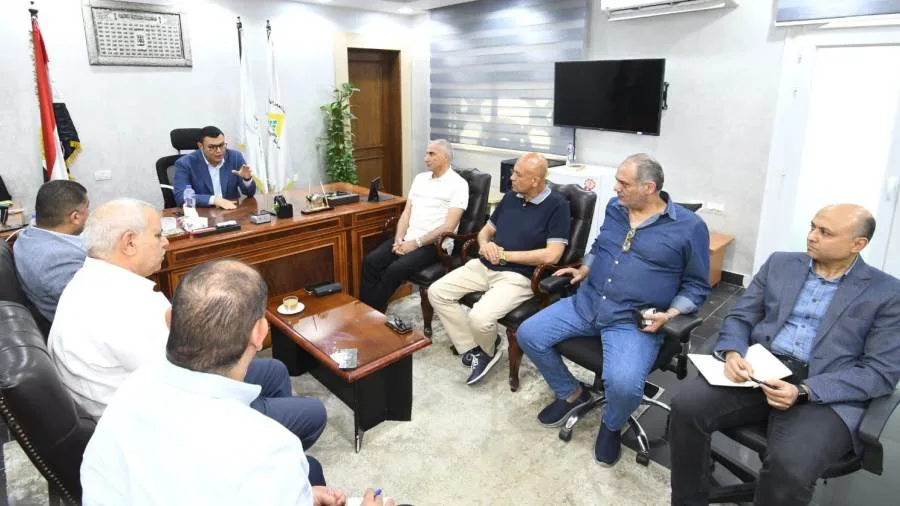 وزير الإسكان يجتمع لمراجعة مشاريع مركز مارينا العلمين السياحي وزير الإسكان يجتمع لمراجعة مشاريع مركز مارينا العلمين السياحي