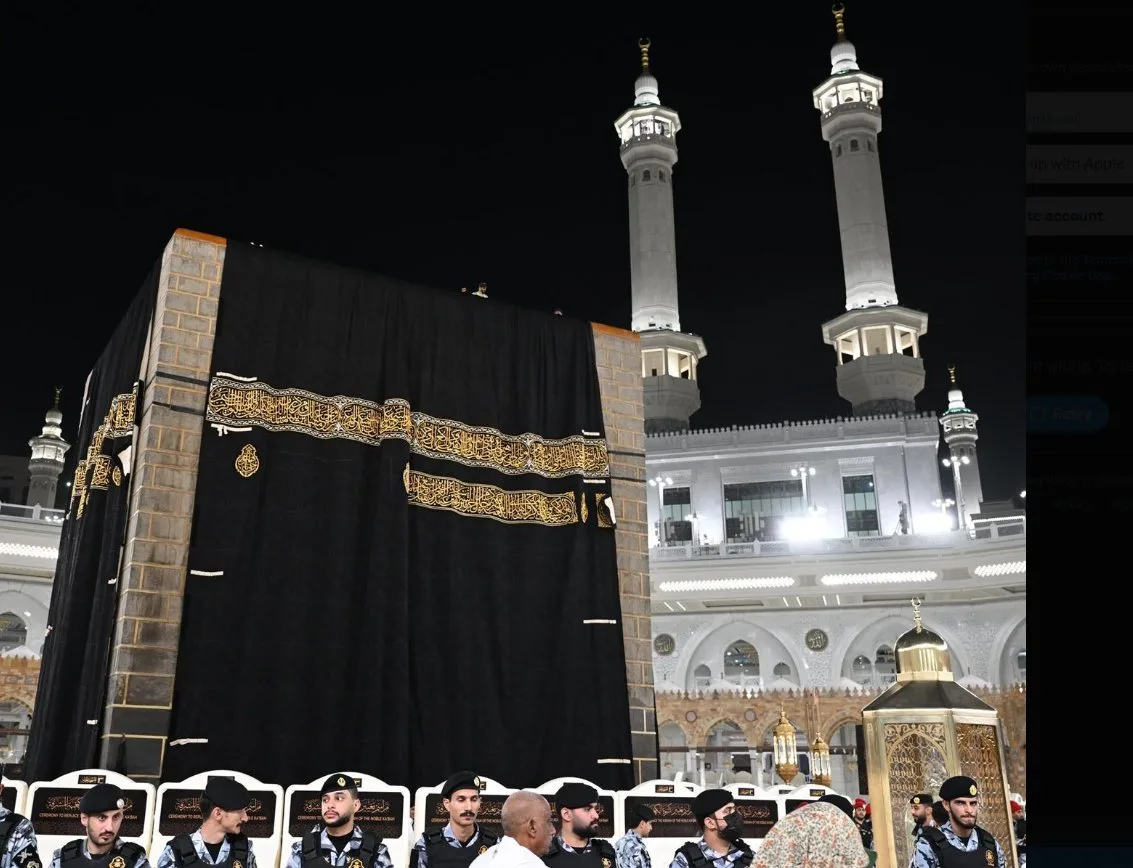 تغيير غلاف الكعبة المشرفة مع انطلاق السنة الهجرية الجديدة 1447 تغيير غلاف الكعبة المشرفة مع انطلاق السنة الهجرية الجديدة 1447