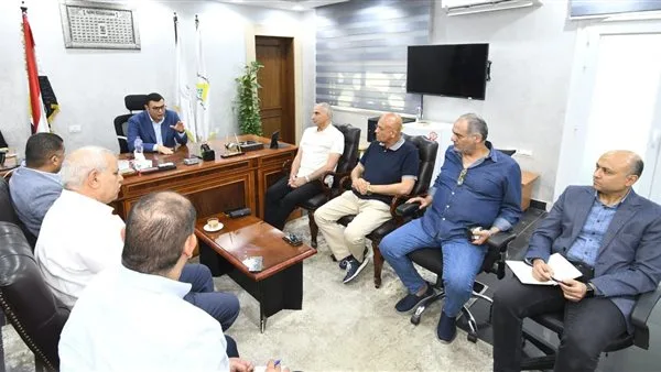 وزير الإسكان يستعرض مشاريع التنمية في مدينة العلمين الجديدة ومركز مارينا السياحي