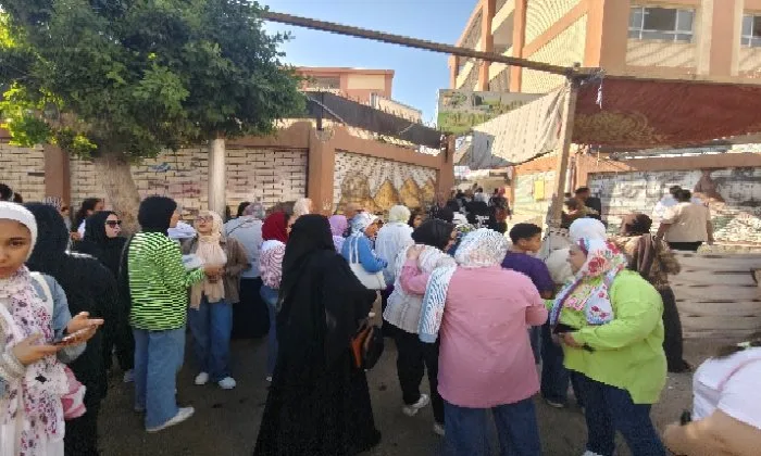 اختلاف وجهات نظر طلاب الثانوية العامة في الإسكندرية بشأن امتحاني الفيزياء والتاريخ اختلاف وجهات نظر طلاب الثانوية العامة في الإسكندرية بشأن امتحاني الفيزياء والتاريخ