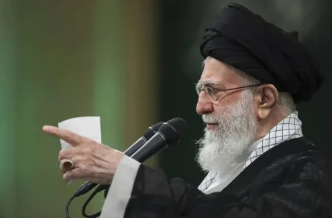 خامنئي يثني على “نجاح” إيران في صراعها ضد إسرائيل: ينبغي تهنئة الإيرانيين بعد انتصارهم على الكيان الوهمي. خامنئي يثني على “نجاح” إيران في صراعها ضد إسرائيل: ينبغي تهنئة الإيرانيين بعد انتصارهم على الكيان الوهمي.