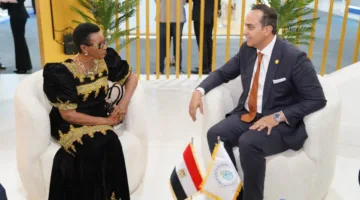 رئيس قطاع الرعاية الصحية يجتمع بعدد من الوفود الصحية من أوغندا وموزمبيق وسيراليون لتعزيز سبل التعاون.