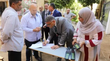 محافظ الجيزة يعقد اجتماعات مهمة أثناء زيارته لجان «الثانوية العامة» في أبو النمرس والحوامدية