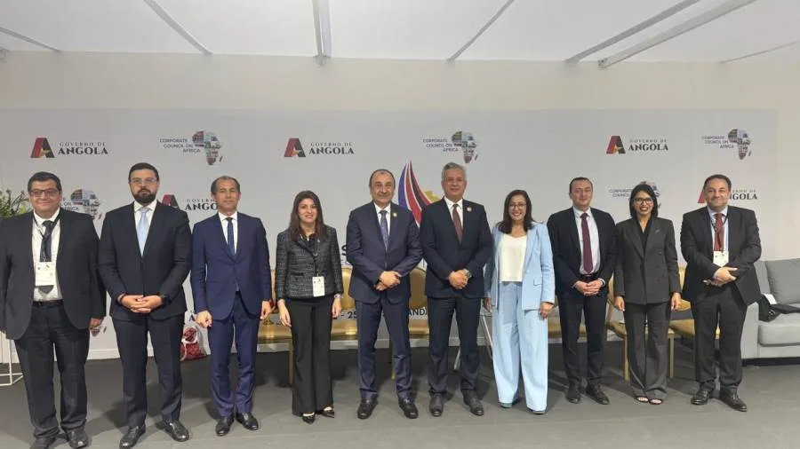 وزير الأعمال يبحث مع وزير الاستثمار المغربي سبل تعزيز الشراكة الاقتصادية بين الدول العربية والأفريقية وزير الأعمال يبحث مع وزير الاستثمار المغربي سبل تعزيز الشراكة الاقتصادية بين الدول العربية والأفريقية