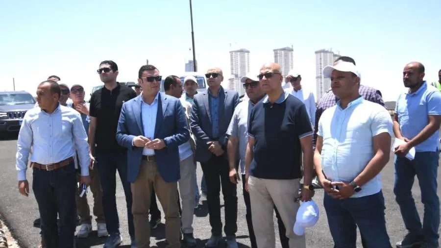 وزير الإسكان يقوم بجولة تفقدية لكوبري C19 والموقع التراثي والمنطقة الساحلية في مدينة العلمين الجديدة