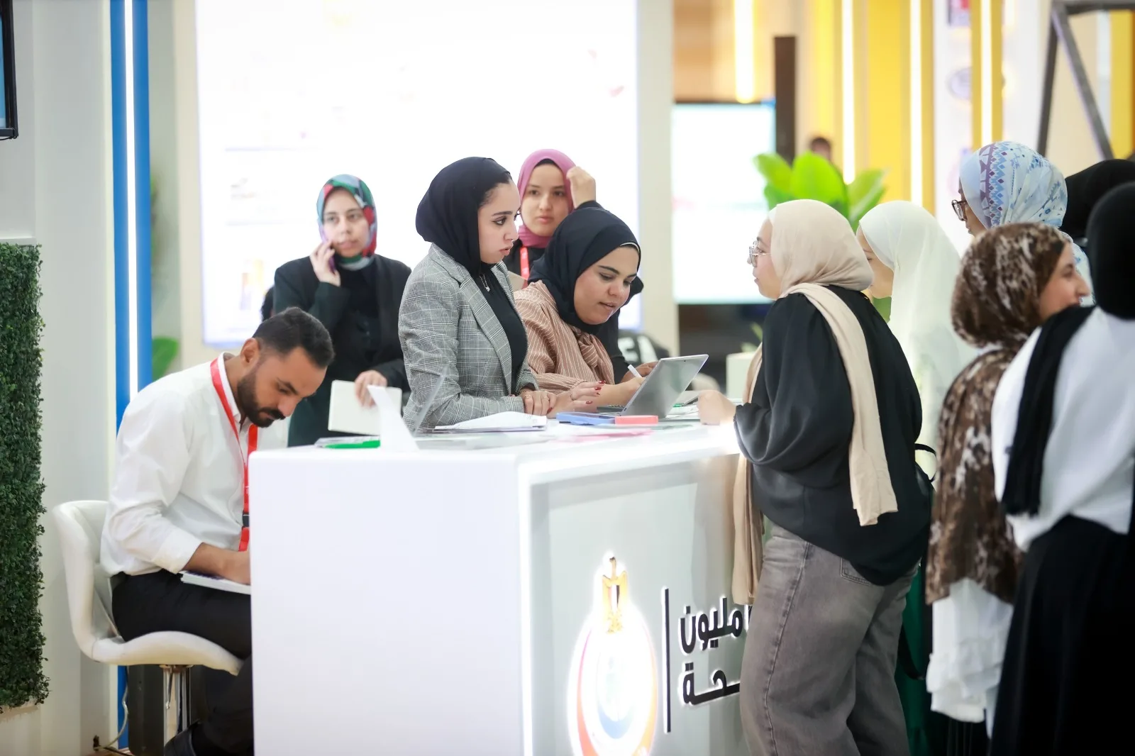 الصحة: مجموعة من أطباء الأسنان المصريين المقيمين في أمريكا يقدّمون الرعاية الطبية