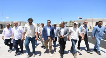 وزير الإسكان يزور جسر C19 والمدينة التراثية والمنطقة الساحلية بالعلمين الجديدة