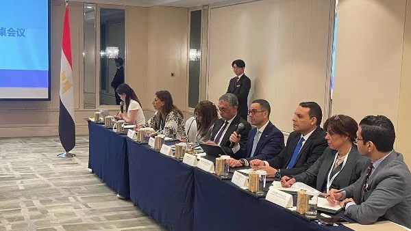 وزير الاستثمار: الحكومة تهدف إلى تحويل مصر إلى مركز إقليمي لإنتاج وتصدير السيارات الكهربائية. وزير الاستثمار: الحكومة تهدف إلى تحويل مصر إلى مركز إقليمي لإنتاج وتصدير السيارات الكهربائية.