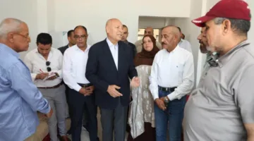 محافظ القاهرة يتفقد أسر منطقة حدائق القبة بعد نقلهم إلى وحدات سكنية جديدة في مدينة 15 مايو