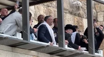 بن غفير يتيح للمستوطنين أداء الرقص والغناء خلال اقتحام المسجد الأقصى