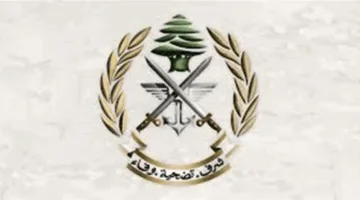 الجيش يفتح النار على سيارة بيك آب محملة بالأسلحة والذخائر (صورة)