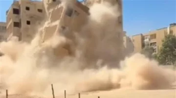 إزالة مبنى مهدد بالسقوط في مساكن الكوكاكولا خلال المرحلة الثانية من الحملة 26 بالإسماعيلية