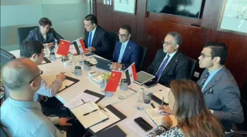 وزير الاستثمار يبرز فرص الاستثمار في السوق المصري خلال اجتماعه مع مديري 6 شركات صينية كبرى.