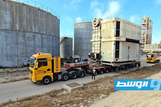 جانب من نقل الغلاية «SG-1011 B» بمصنع اليوريا إلى ساحة الخردة، الخميس 26 يونيو 2025 (الشركة الليبية للأسمدة)
