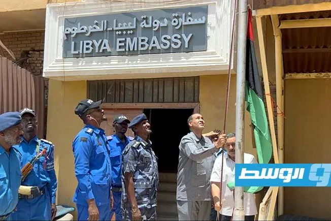 “تحضيرًا لأعمال الصيانة”.. رفع علم ليبيا فوق سفارة الخرطوم “تحضيرًا لأعمال الصيانة”.. رفع علم ليبيا فوق سفارة الخرطوم