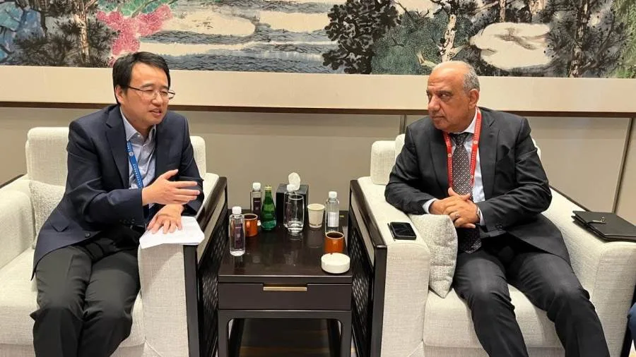 وزير الكهرباء يتفاوض مع الشركات الصينية الرائدة لنقل تكنولوجيا الطاقة المتجددة إلى مصر