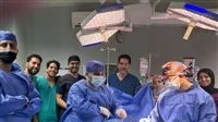 فريق طبي يحقق إنجازاً في إجراء عملية جراحية معقدة لزراعة الشرايين التاجية لمريضة