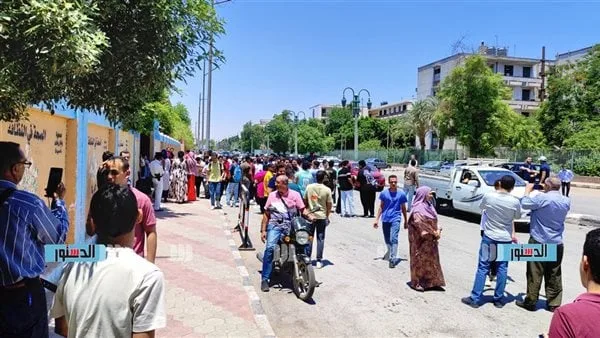 إلقاء القبض على طالبين خلال محاولتهما الغش الإلكتروني في امتحانات الثانوية العامة بالبحيرة إلقاء القبض على طالبين خلال محاولتهما الغش الإلكتروني في امتحانات الثانوية العامة بالبحيرة