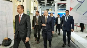 رئيس هيئة الدواء المصرية يزور قسم الهيئة في المعرض الطبي الإفريقي