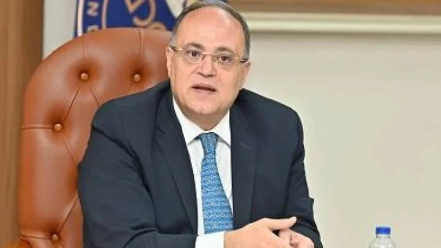 رئيس هيئة الدواء يزور جناح الهيئة في المعرض الطبي الإفريقي