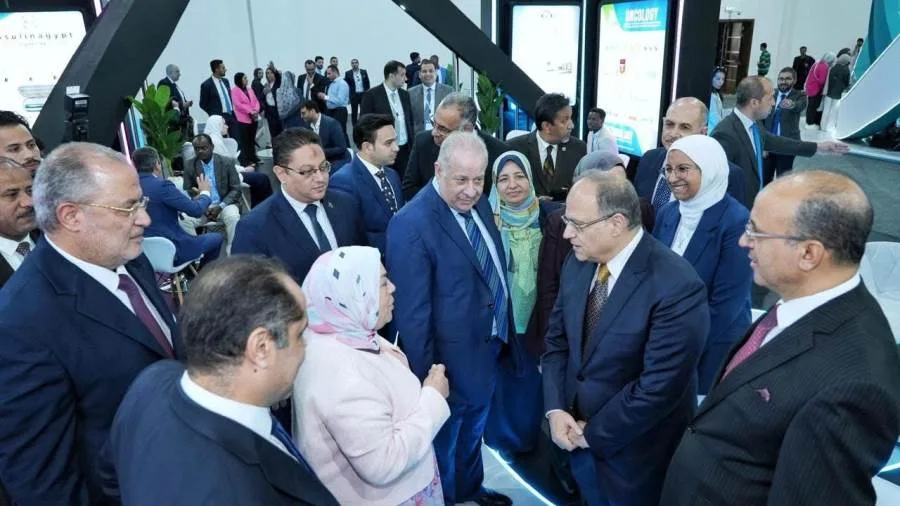 رئيس هيئة الدواء المصرية يزور جناح الهيئة في المعرض الطبي الإفريقي رئيس هيئة الدواء المصرية يزور جناح الهيئة في المعرض الطبي الإفريقي