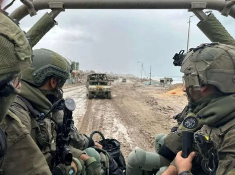 مسؤول إسرائيلي يزعم أن ترامب ونتنياهو توافقا على إنهاء النزاع في غزة خلال أسبوعين.. ولابيد يصرح: “فشلنا في غزة والحرب وصلت إلى نقطة الانسداد” مسؤول إسرائيلي يزعم أن ترامب ونتنياهو توافقا على إنهاء النزاع في غزة خلال أسبوعين.. ولابيد يصرح: “فشلنا في غزة والحرب وصلت إلى نقطة الانسداد”