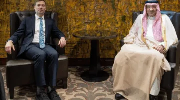 نائب وزير الخارجية يجتمع مع مسؤولين من العالمين العربي والأوروبي