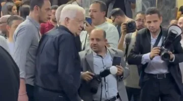 علاء مبارك ومرتضى منصور يحضران مراسم عزاء والد تامر عبدالمنعم (فيديو)