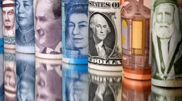 انخفاض قيمة الدولار الأمريكي أمام اليورو والجنيه الإسترليني إلى أدنى مستوى له منذ عام 2021.
