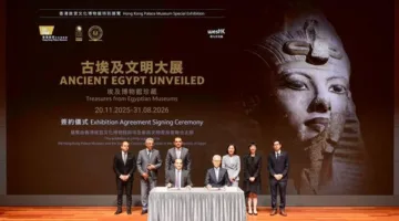 «الأعلى للآثار» ينظم معرضاً في الصين يضم 250 قطعة أثرية، منها تمثال لتوت عنخ آمون.