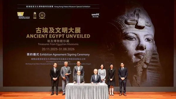 «الأعلى للآثار» ينظم معرضاً في الصين يضم 250 قطعة أثرية، منها تمثال لتوت عنخ آمون.