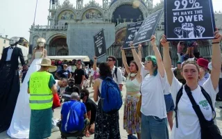نجوم العالم يتجمعون لحضور زفاف مؤسس «أمازون» في فينيسيا