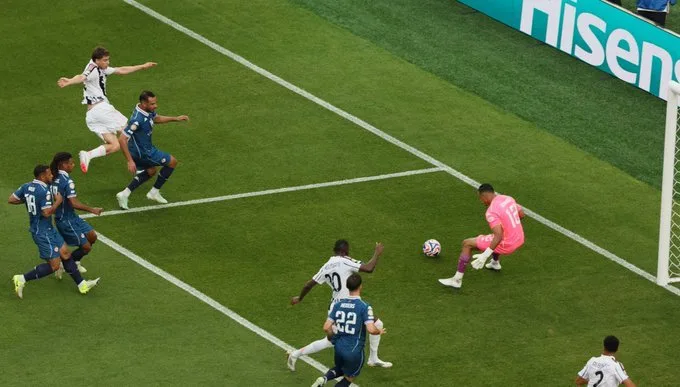 مدرب الوداد: قرعة كأس العالم للأندية كانت غير عادلة بحقنا مدرب الوداد: قرعة كأس العالم للأندية كانت غير عادلة بحقنا