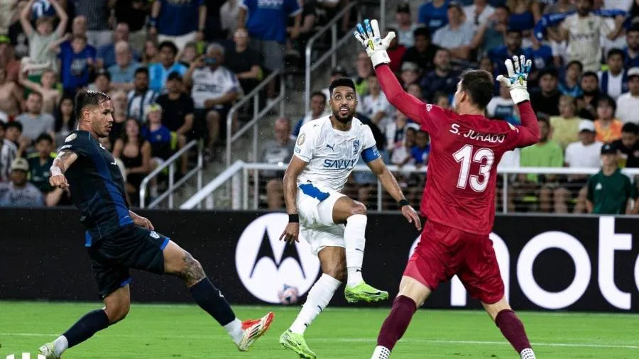 الشوط الأول ينحاز للهلال والريال: تقدم سعودي وإسباني في جولة الحسم الشوط الأول ينحاز للهلال والريال: تقدم سعودي وإسباني في جولة الحسم