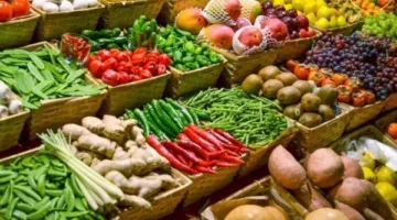أسعار الخضروات والفواكه في سوق العبور اليوم: كيلو الطماطم بـ6.5 جنيه