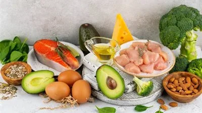 ليس كل طعام صحي.. أطعمة يمكن أن تسبب تساقط الشعر عند استهلاكها بكثرة