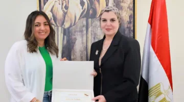 النيابة الإدارية تكرّم طالبات من “آداب القاهرة” على مشروع تخرج يهدف لتمكين ودمج ذوي الهمم.
