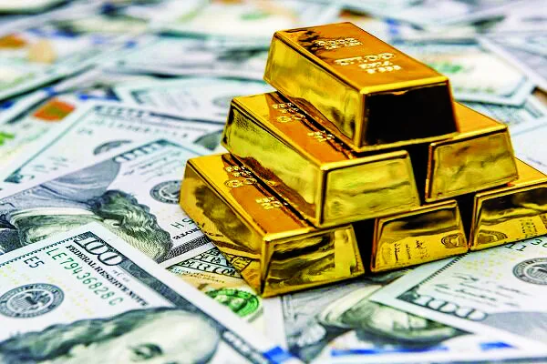 الذهب ينخفض مع ارتفاع الدولار وانتظار بيانات التضخم الأمريكية