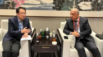 وزير الكهرباء يناقش مع رئيس هيئة الطاقة الصينية سبل تعزيز التعاون في قطاع الطاقة.