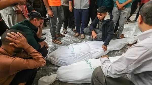 شهادات وإصابات نتيجة إطلاق نار الاحتلال بالقرب من مركز توزيع المعونات شمال رفح الفلسطينية