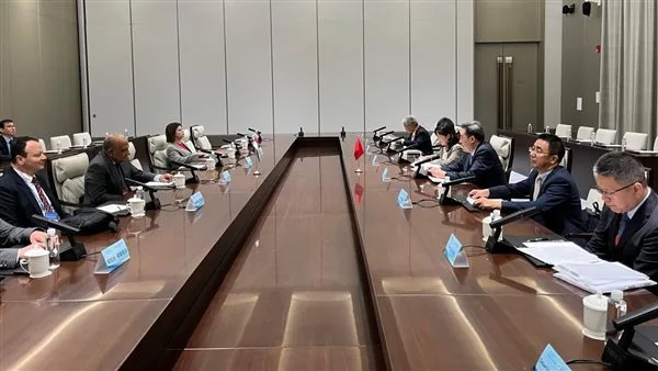 عصمت: تعاوننا مع الشركاء الصينيين في مجال التكنولوجيا الكهربائية يعزز من تحول مصر إلى مركز إقليمي للطاقة. عصمت: تعاوننا مع الشركاء الصينيين في مجال التكنولوجيا الكهربائية يعزز من تحول مصر إلى مركز إقليمي للطاقة.