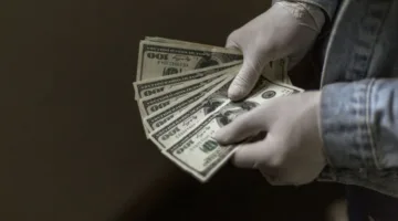 الدولار يستمر في الانخفاض وسط توقعات بتقليص أسعار الفائدة
