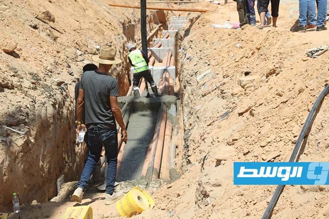 بالصور.. أعمال ربط محطتي كهرباء جنوب طرابلس وقصر بن غشير